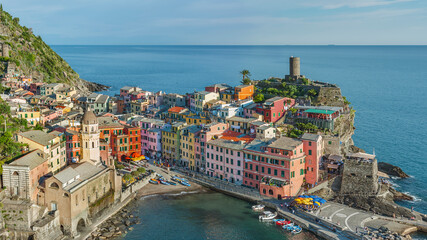 Fototapeta na wymiar Idyllic landscape of resort village Vernazza, Cinque Terre, Italy