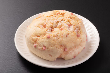 苺ミルクチョコチップ　メロンパン