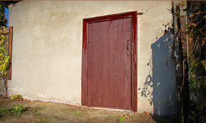 Fototapeta na wymiar Old wooden door to a vintage dwelling