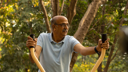 Obraz premium senior citizen men doing exercise in park