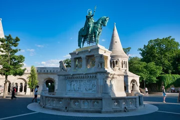 Vlies Fototapete Historisches Monument Statue of Saint Stephen in Budapest, Hungary.