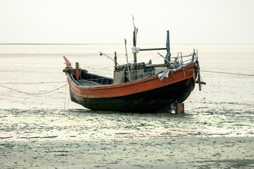 Fototapeta na wymiar boat has been docked in sea beach of bakkhali