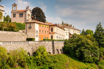 Walls surrounding the city of Bergamo - 591482116