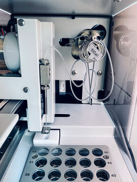 An autosampler for high-performance liquid chromatography (HPLC) system.