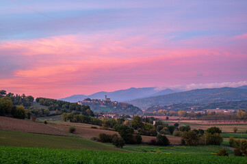 Fototapeta na wymiar Beautiful authentic Italian Landscape at pink sunset in Tuscany with colourful sky. Tuscany, Italy in autumn.