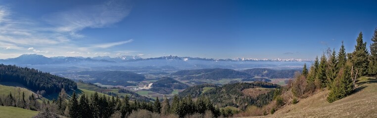 Fototapeta na wymiar panorama of the mountains carinthia austria diex