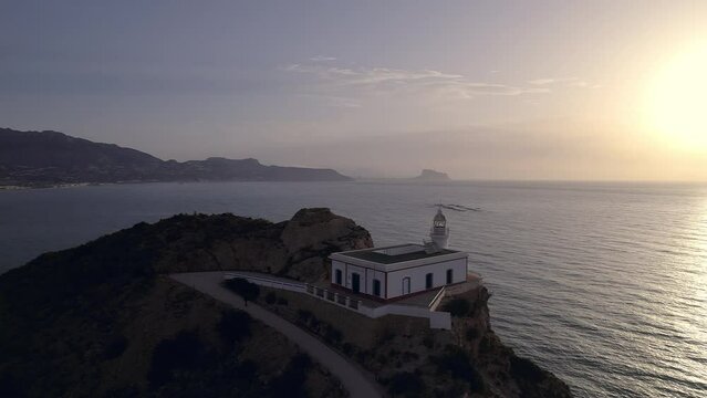 Phare d'Albir film&eacute; t&ocirc;t le matin vers 7h30 &agrave; 8, dans le Parc Naturel de la Serra Gelada.