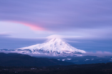 Fototapeta premium Sunrise over Mount Hood 