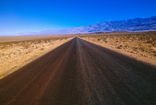 Road, Mojave Desert, California, USA
