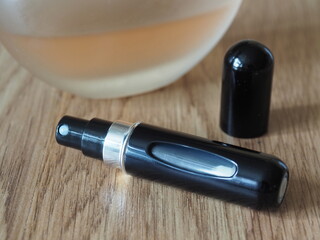 Portable mini refillable perfume atomizer bottle. Travel spray scent pump   case