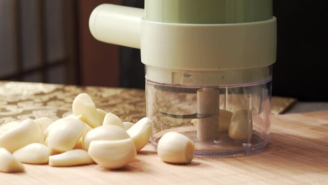 Make garlic paste with an electric grinder