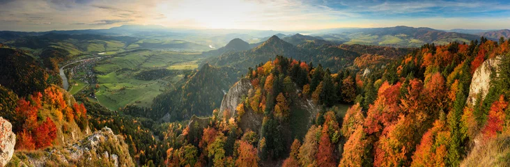 Papier Peint photo autocollant Tatras A beautiful sunset in the Pieniny Mountains at autumn. Poland