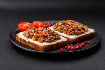 Delicious veggie sandwiches with canned tuna and mexican mix