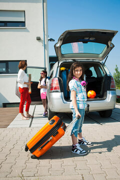 Family Loading Van with Luggage for Vacation, Mannheim, Baden-Wurttemberg, Germany