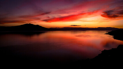Fototapeta na wymiar sunset in lake