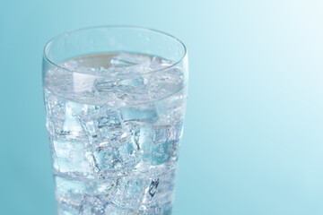 グラスに入った炭酸水