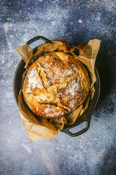 Bread loaf in Cast Iron Pot