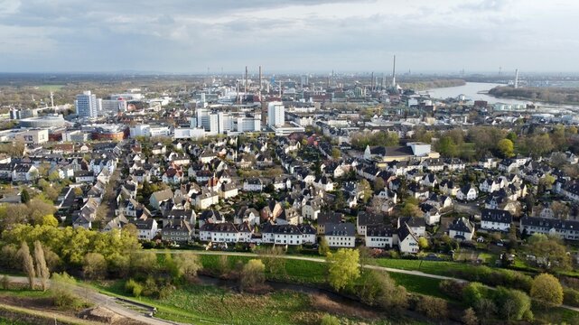 Leverkusen von oben mit Wasserturm