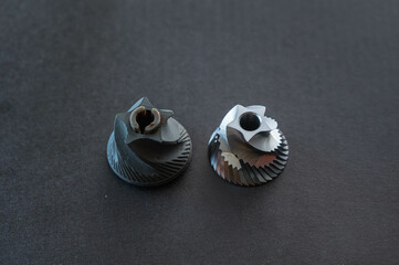 コーヒーミルの刃　セラミックと金属