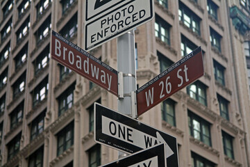 Fototapeta premium Brown West 26th Street and Broadway historic sign