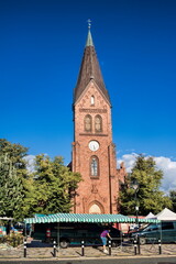 Fototapeta na wymiar warnemünde, deutschland - evangelische kirche am marktplatz