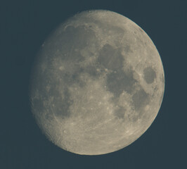 Photograph of Moon in the full moon lunar phase.