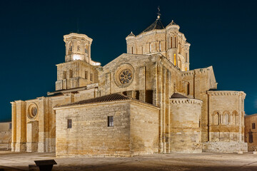 Fototapeta premium Romanesque and gothic church by night. Colegiata Toro. Castilla León