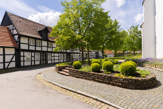 Altes Fachwerkhaus in einem Dorf in Deutschland