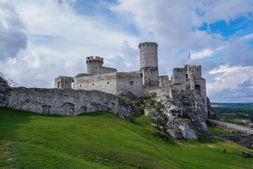 Fototapeta na wymiar Ogrodzieniec Castle ruins in Poland