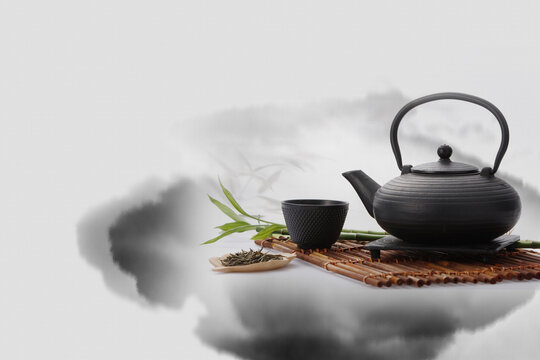 Under the background of ink and wash the teapot