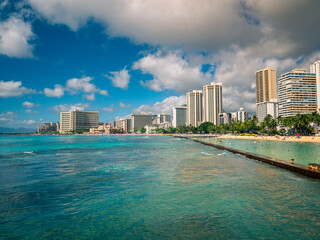 Fototapeta na wymiar Beautiful view of the modern buildings by the ocean in Waikiki, Hawaii