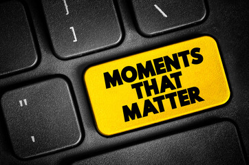 Fototapeta premium Moments That Matter text button on keyboard, concept background
