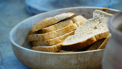 Closeup of a bowl full of slices of bread