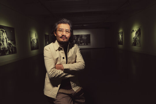 Old artists inside the gallery