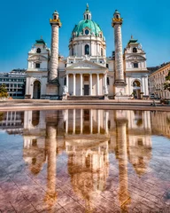 Photo sur Plexiglas Monument historique Vertical shot of the Karlskirche church in Vienna, Austria
