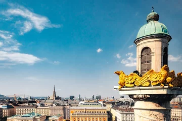 Photo sur Plexiglas Monument historique Closeup shot of part of the Karlskirche church in Vienna, Austria