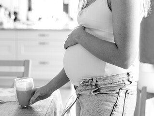 happy pregnant woman, mom and dad, second trimester, newborn, expectation