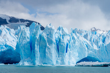 Fototapeta na wymiar View of the glacier in Argentina. 