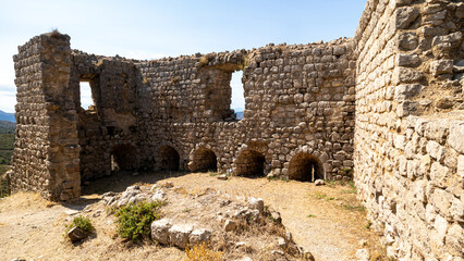 Cour centrale du château cathare d'Aguilar