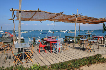 France, seafood restaurant in L Herbe in Bassin d Arcachon - obrazy, fototapety, plakaty