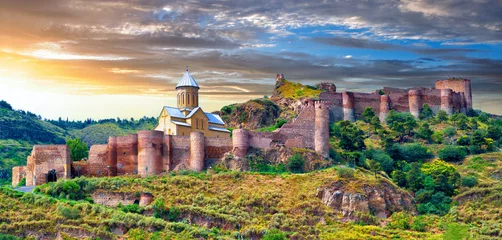 Foto op Plexiglas Picturesque sunrise over the ancient Narikala fortress in the city of Tbilisi © Artur
