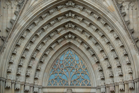 Architectural detail of the arch work and tracery above the main entrance of the Catedral de Barcelona; Barcelona, Spain