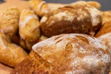 Pan de masa madre, hogazas artesanales, primer plano de textura del pan