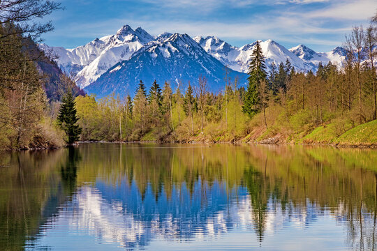  รูปภาพ"Spaziergang – เลือกดูภาพถ่ายสต็อก เวกเตอร์ และวิดีโอ87,074 Illustration 