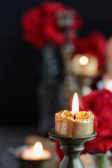 Romantic table decoration with roses and candles. Valentine's Day decorating ideas.