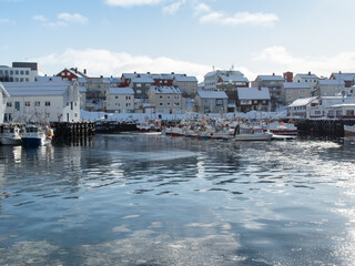 Fototapeta na wymiar Blick in den kleinen Hafen von Honningsvåg, Norwegen