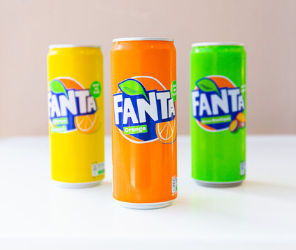 Fanta, trois boissons gazeuses au citron, orange et pomme. 