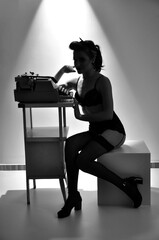 bela mulher de lingerie estilo retrô pin up lingerie sensual