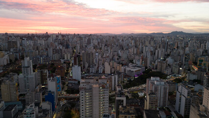 Paisagem Urbana Metr&oacute;pole Cidade S&atilde;o Paulo Capital Centro Pr&eacute;dios Engenharia Arquitetura Janelas C&eacute;u Por do Sol Urbanismo Largo Arouche Pra&ccedil;a Rep&uacute;blica Ruas Avenidas Campos El&iacute;seos Vila Buarque Drone
