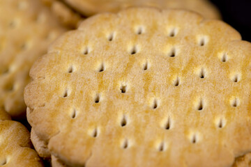 crispy cookies with chocolate filling between cookies